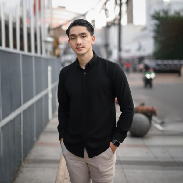 Kemeja Polos Casual Slimfit Pria Lengan Panjang - BLACK