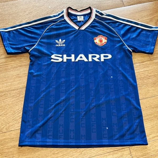 Jersey Retro MU away 88 biru