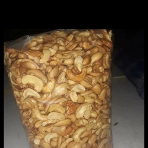 Kacang mete patahan 1 kg matang