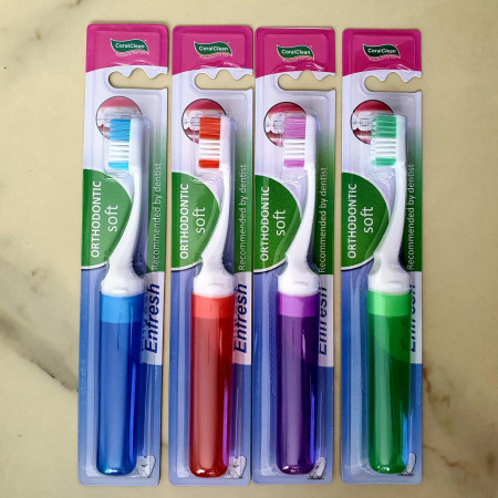 SIKAT GIGI ORTHODONTIC TRAVEL - Merah