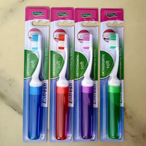 SIKAT GIGI ORTHODONTIC TRAVEL - Merah