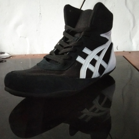 SEPATU GULAT, TINJU (BOXING)