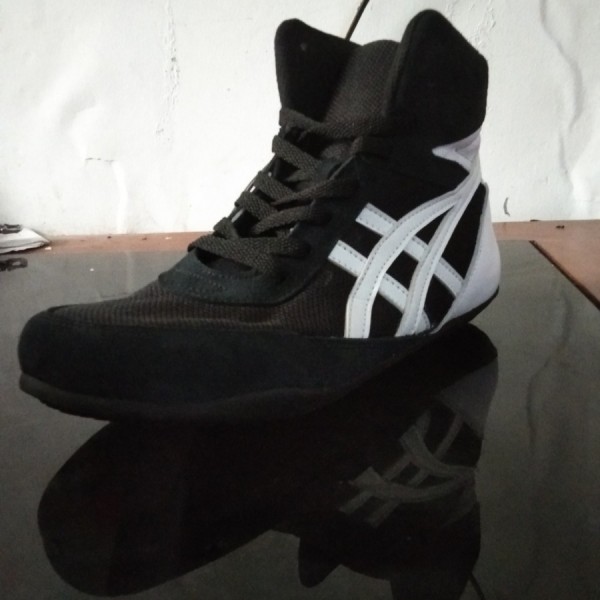 SEPATU GULAT, TINJU (BOXING)