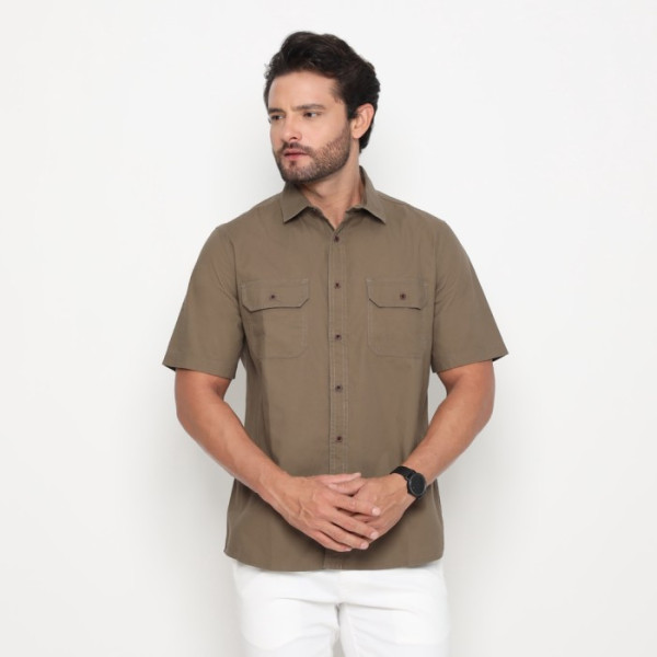 RICARDO Kemeja Pria Polos Coklat 2 Saku Lengan Pendek