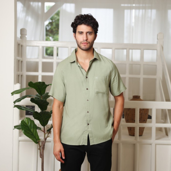 RICARDO Kemeja Pria Polos Hijau Sage Lengan Pendek