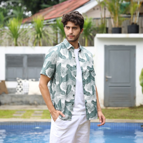 RICARDO Kemeja Pria Motif Printing Daun Lengan Pendek