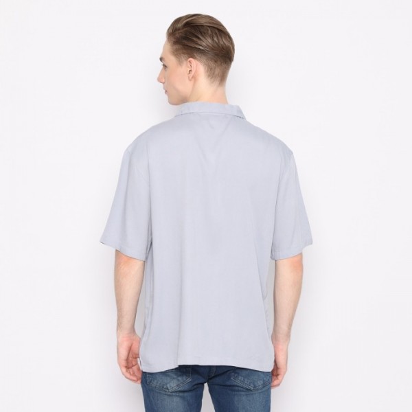 FICHINO Kemeja Rayon Twill Lengan Pendek Warna Abu Muda