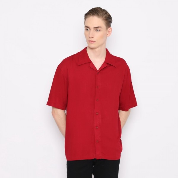 FICHINO Kemeja Rayon Twill Lengan Pendek Warna Merah