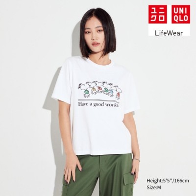 Uniqlo UT Peanuts Lengan Pendek