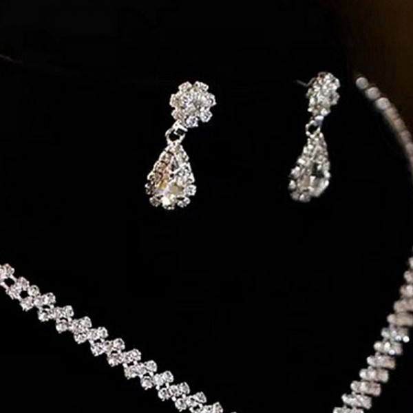 Perhiasan Pesta 1 set Kalung dan Anting - Aksesoris Pesta