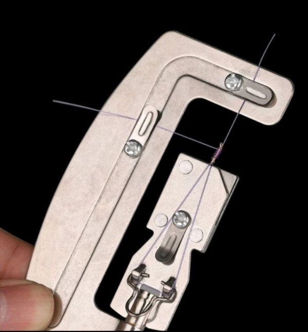 Alat bantu ikat kail pancing knot semi otomatis